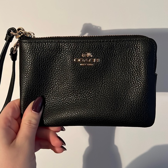 Coach Wristlet 😍🎀 - Picture 4 of 4